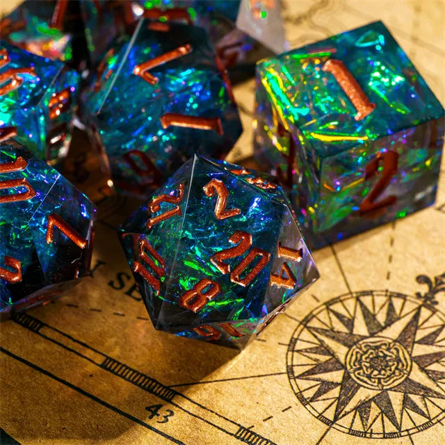Handgearbeitet scharfkantige grün-blaue DND-Würfel