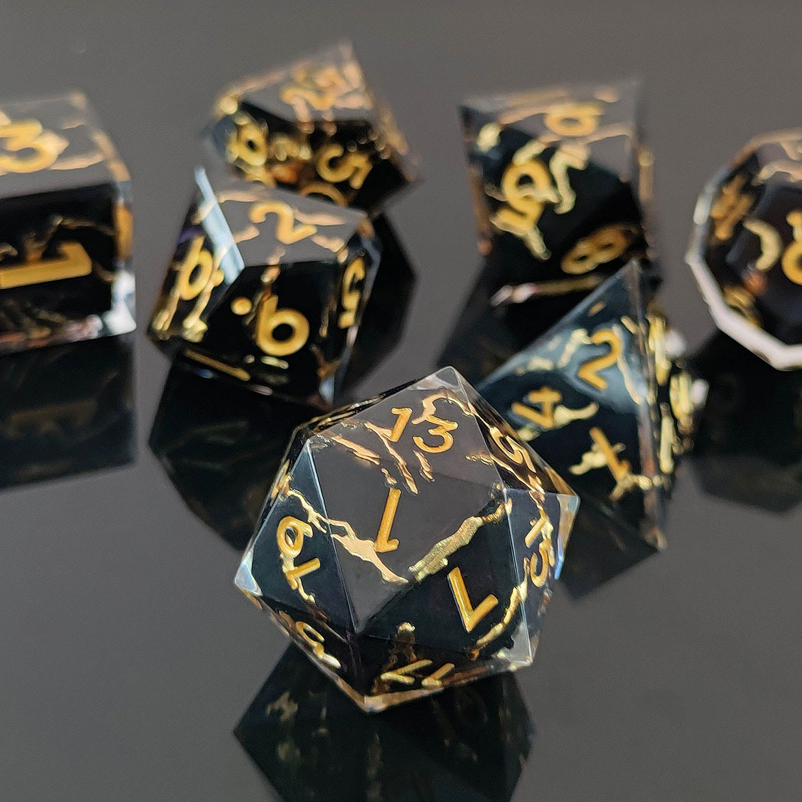 Handmade sharp edge dice dubbele layer golden cracks