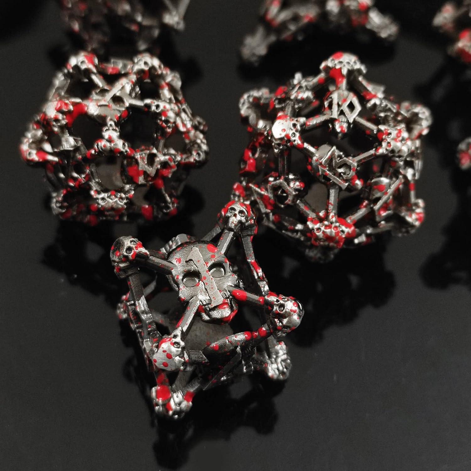 Hohles Schädel-Metallwürfelset