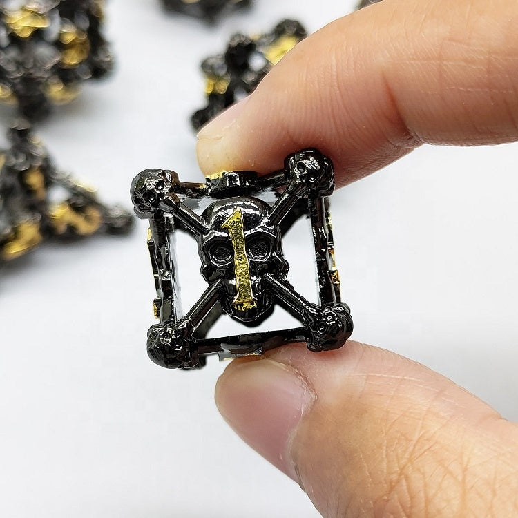 Hollow skull metal dice set