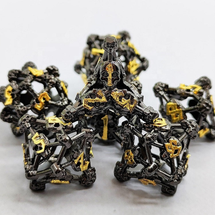 Hollow skull metal dice set