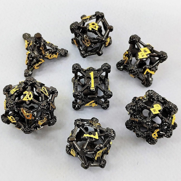 Hollow skull metal dice set