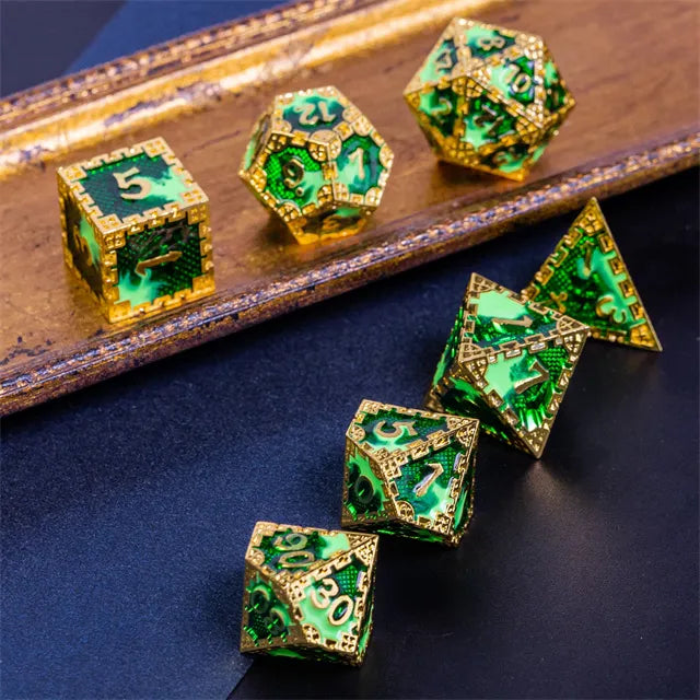 Metal dice set goud groen