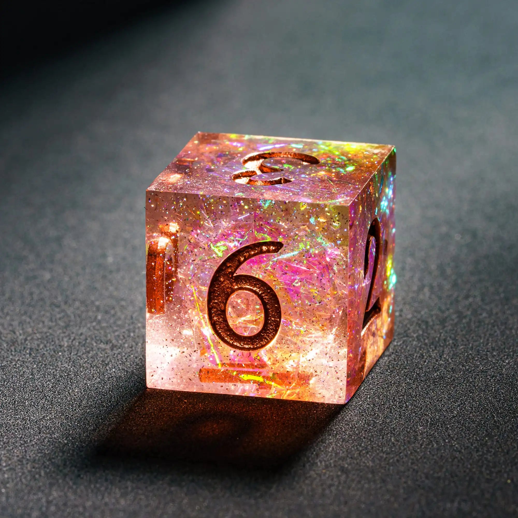 Sharp edge dice oranje roze